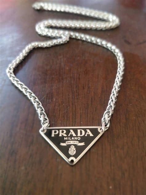 collar prada mujer